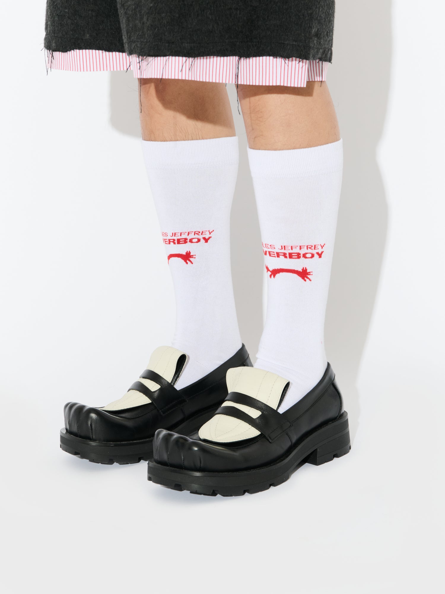 BANANA MOCCASIN MOGGIES in BLACK WHITE - Image 5