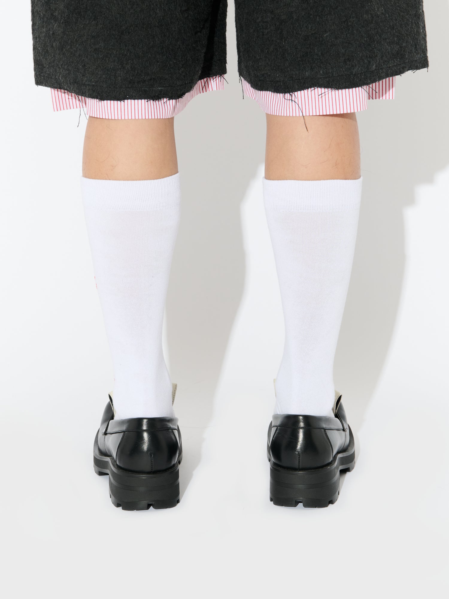 BANANA MOCCASIN MOGGIES in BLACK WHITE - Image 7